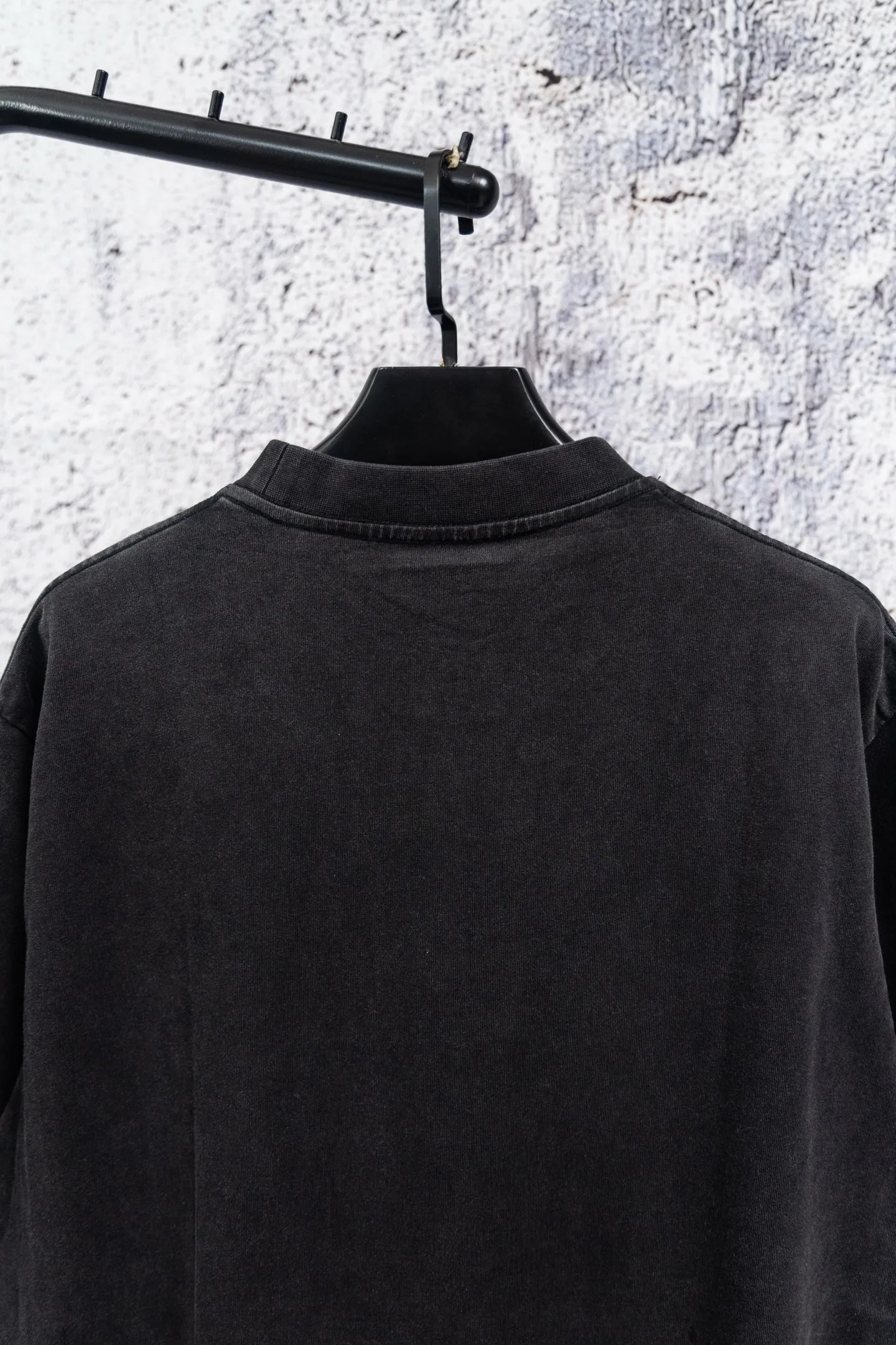 Balenciaga 2026New Arrival logo T ▪️ : 300 ， ▪️ 32S ，300 ； 32s+70D ，300g：95/ *5% 。 Breathable， ，Breathable ； ， ， 。 Breathable， ，Breathable ； 。 32 Premium ，70D ， ， 。 ▪️ New Arrival ▪️ Same Style ▪️ ▪️ ：Black ▪️Size：S-XL